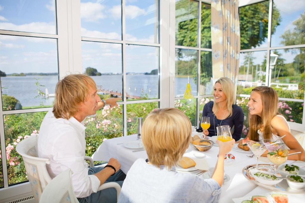 Strauers Hotel Am See Bosau Eksteriør billede